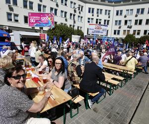 Święto Pracy w Warszawie. Przemaszerowali pod hasłem  Chcemy Europy Socjalnej!