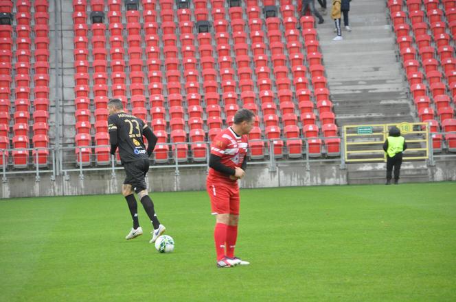 W Tychach grają gwiazdy światowego futbolu. Najpierw był pokazowy trening z młodzieżą