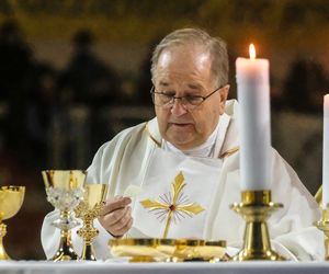 Ojciec Tadeusz Rydzyk ma swój witraż w kościele w Toruniu