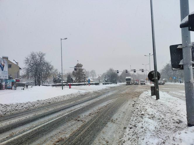 Potężny atak zimy w Małopolsce. Śnieg sypie bez przerwy