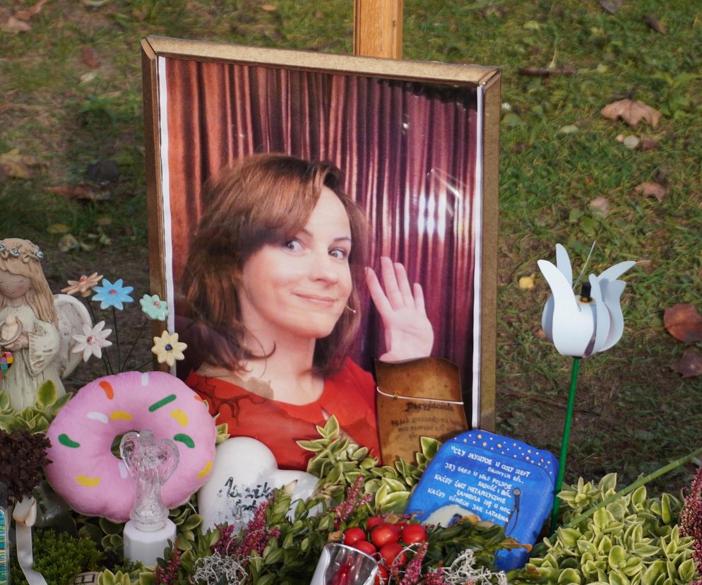 Kołaczkowska i Sojka spoczywają w Warszawie. Tak wyglądają ich groby tuż przed Wszystkimi Świętymi