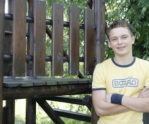 Gwiazdor Barw szczęścia zdjął spodnie w Pytaniu na śniadanie