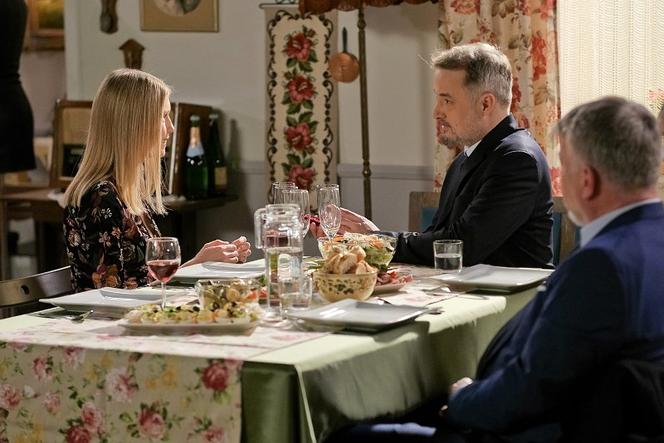 Pierwsza miłość, odcinek 3417: Bartek oświadczy się Ewelinie! Zgodzi się wyjść za Miedzianowskiego przed odsiadką – ZDJĘCIA