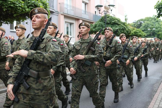 Przysięga wojskowa w Sosnowcu. Żołnierze przedefilowali przez miasto