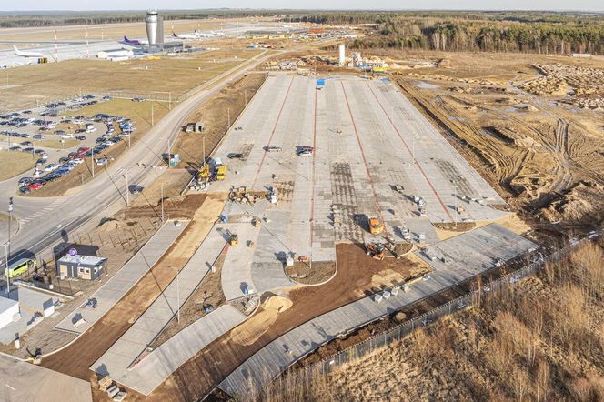 Międzynarodowy Port Lotniczy "Katowice" w Pyrzowicach ma drogę startową o długości 3200 m