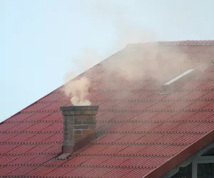 Sprawdzą, czym palimy w piecach. Straż Miejska w Ostrzeszowie rozpoczyna kontrolę