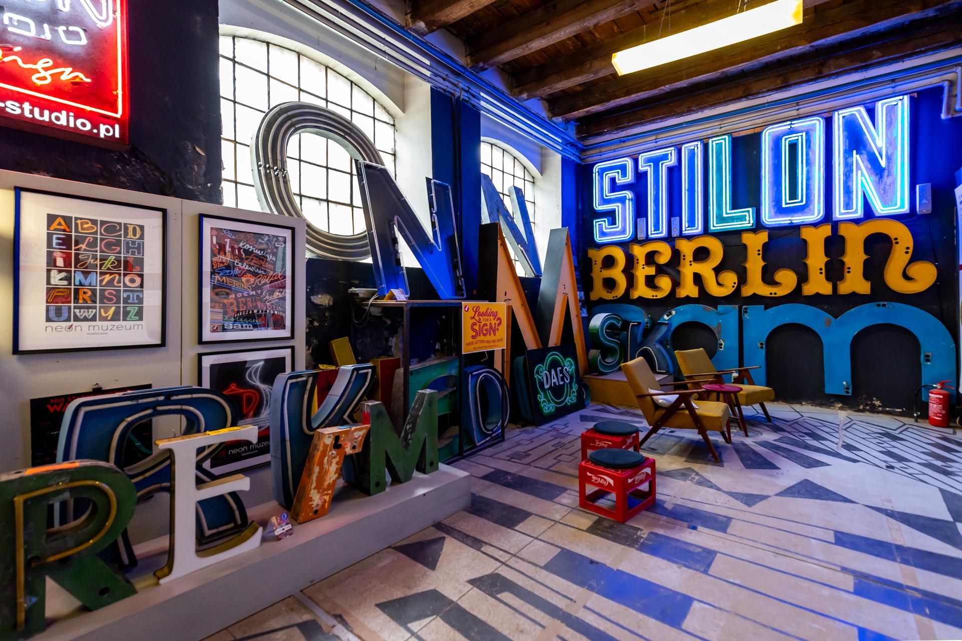 Neony z Muzeum Neonów w Warszawie