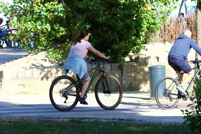 Ewa Drzyzga z mężem na rowerach. "Operacje plastyczne nie są dla mnie!"