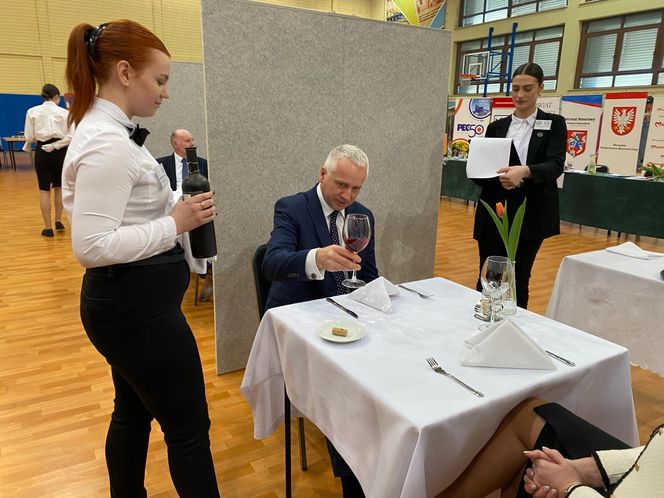 Znamy wyniki Mistrzostw Młodych Kelnerów. Zwyciężyła uczennica siedleckiej „Samochodówki”