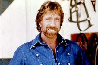 Strażnik Teksasu. Chuck Norris po latach. Zrezygnował z kariery dla... miłości! Świetna forma jak na 83-latka! 