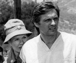Alan Alda żegna zmarłą Lorettę Swit. Sam zmaga się z poważną chorobą