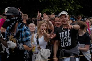   Kortowiada 2024. Parada Wydziałów przeszła ulicami miasta. Studenci tłumnie wzięli udział w imprezie [ZDJĘCIA]