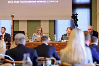 Dwukadencyjność pod lupą. Czy Polacy chcą wiecznych włodarzy? Sondaż ujawnia zaskakujące wyniki