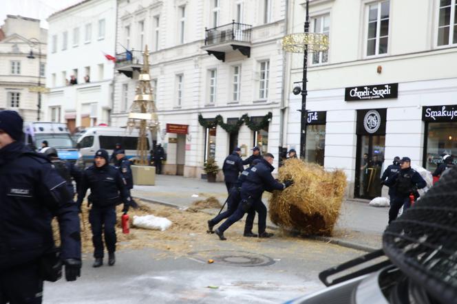 Protest Agrounii na warszawskim Nowym Świecie.