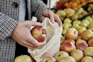 Zwalczą pokusę na słodkie i mają mało kalorii. 7 owoców najlepszych na odchudzanie