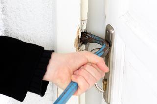 4. Zamek zaklejony taśmą