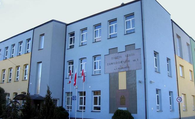 Ostrołęka. Brutalna bójka uczniów! Jeden stracił przytomność. Trudno uwierzyć w jego słowa [DRASTYCZNE WIDEO]