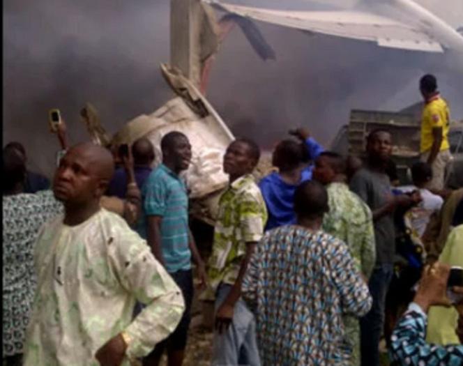 NIGERIA: KATASTROFA SAMOLOTU pasażerskiego. Samolot rozbił się o budynek 