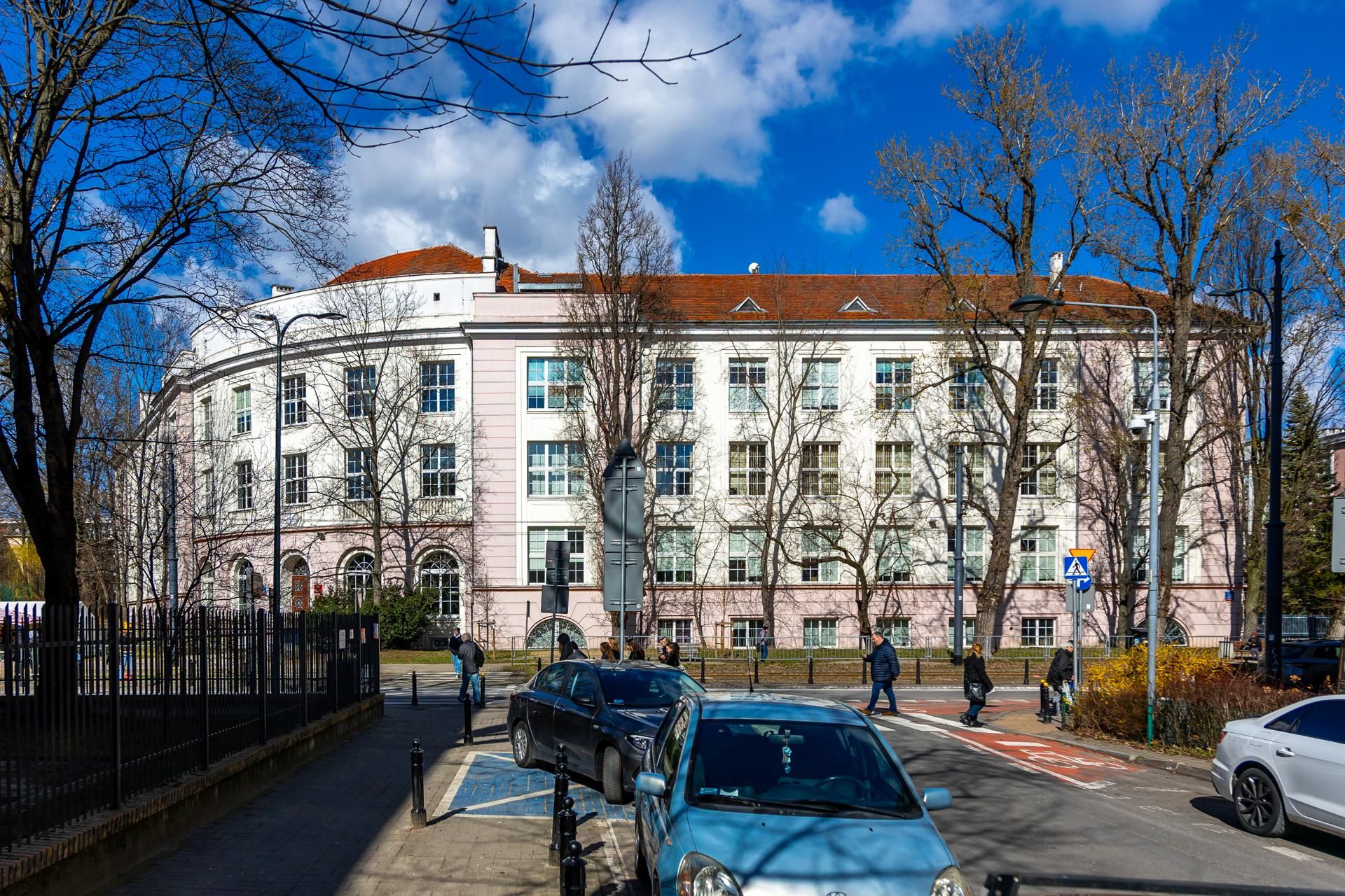 Gmach Szkoły Głównej Gospodarstwa Wiejskiego przy ul. Rakowieckiej 30 w Warszawie