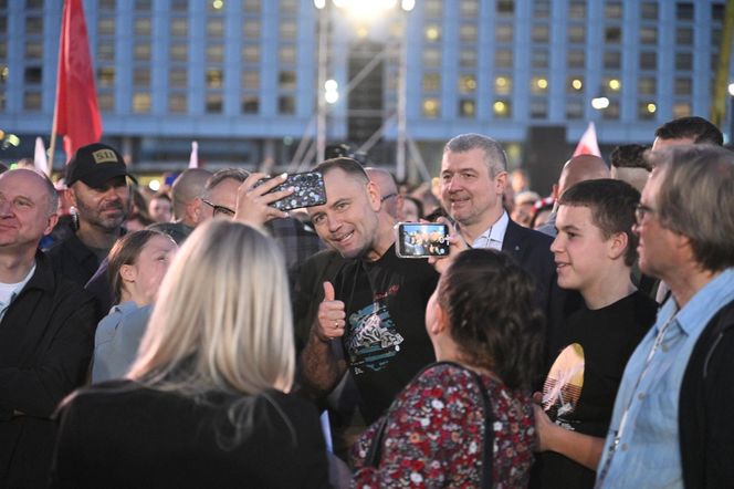 Warszawiacy śpiewają (nie)zakazane piosenki 2025