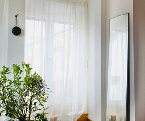 Ostatnio dodałam to do proszku i uprałam firanki, a stały się śnieżnobiałe. Wyglądają jak nowe i pachną świeżością. Wybielenie firanek
