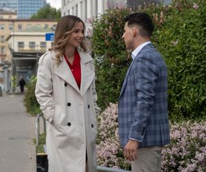 Na Wspólnej odc. 4063. Tadeusz (Jakub Pruski), prawniczka Kalina (Katarzyna Gałązka)