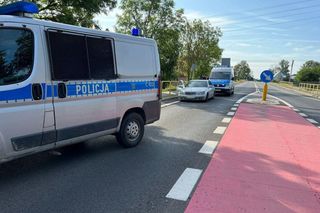 Zderzenie aut na DK20 na Pomorzu. Samochód dachował, wprowadzono ruch wahadłowy