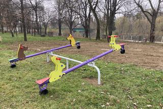 Nowe urządzenia na placu zabaw przy ul. Kraszewskiego