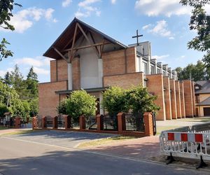 7. Łomianki - mediana wynagrodzeń miesięcznych brutto (marzec 2025): 8640 zł