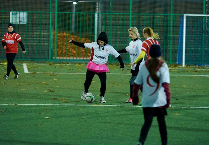 Męski sport? Chyba nie. Dziewczyny zagrały w spódnicach! Zobaczcie zdjęcia