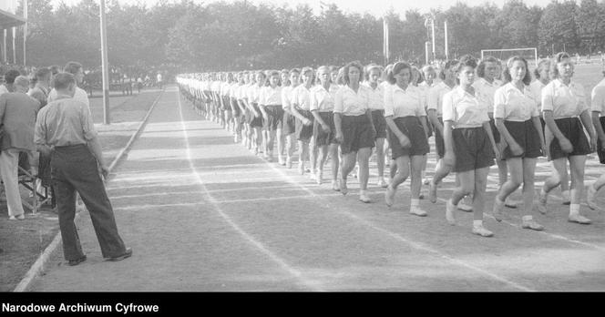 Stadion Olimpijski we Wrocławiu tuż po wojnie. To tutaj rozgrywano mecze piłki nożnej
