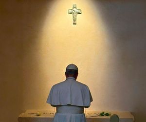 Papież Leon XIV odwiedził grob Franciszka! Wzruszająca modlitwa