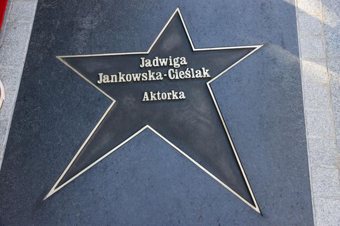 Jadwiga Jankowska-Cieślak odsłoniła swoją gwiazdę na Piotrkowskiej. "To ogromny zaszczyt" 