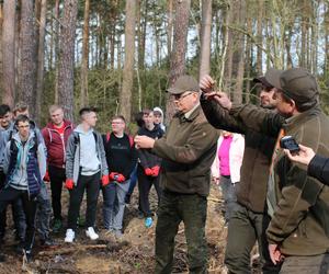 10 tys. nowych drzew w nadleśnictwie Bełchatów. W akcji udział wzięli pracownicy PGE i uczniowie