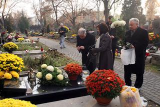 Tak wygląda grób ojca Kaczyńskich. Jest inny niż grób matki