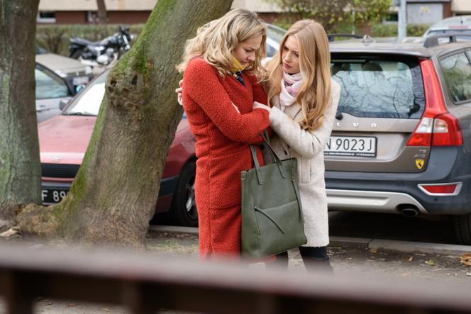 Na Wspólnej odc. 2626. Elżbieta (Paulina Chapko), Zuza (Małgorzata Socha)