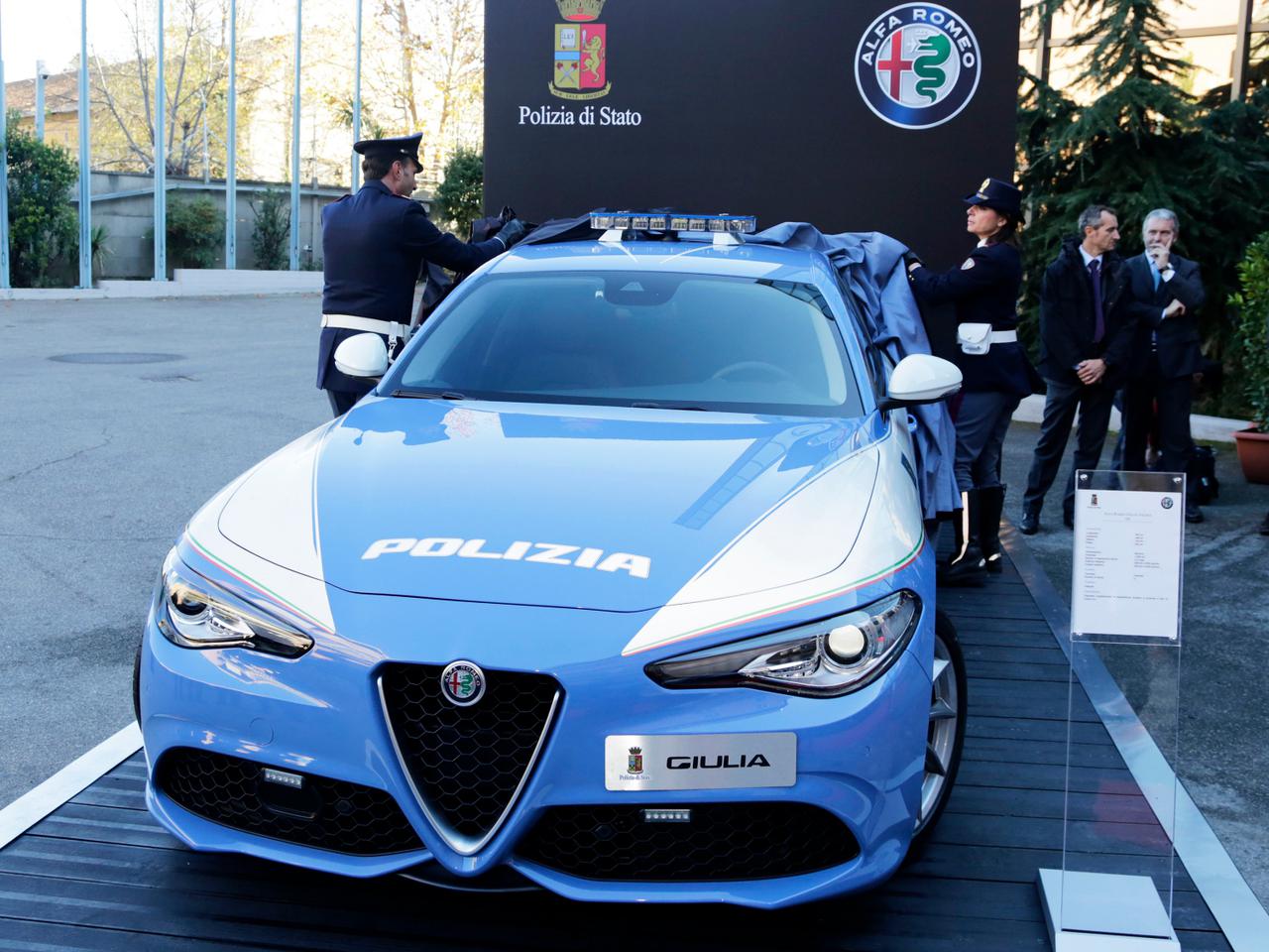Nowa flota samochodów Jeep i Alfa Romeo dla policji