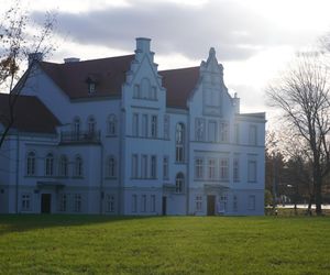 Pałac w Baranowicach jesienią