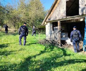 Są przerażeni. W rodzinnej miejscowości Bartłomiej Blacha roi się od policjantów. 34-latek nadal na wolności