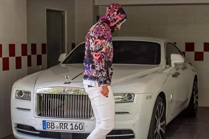 Lewandowski kontra Benzema: Piękne kobiety i szybkie fury