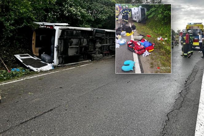 Autokar z dziećmi wylądował w rowie! Sześć osób rannych, droga zablokowana