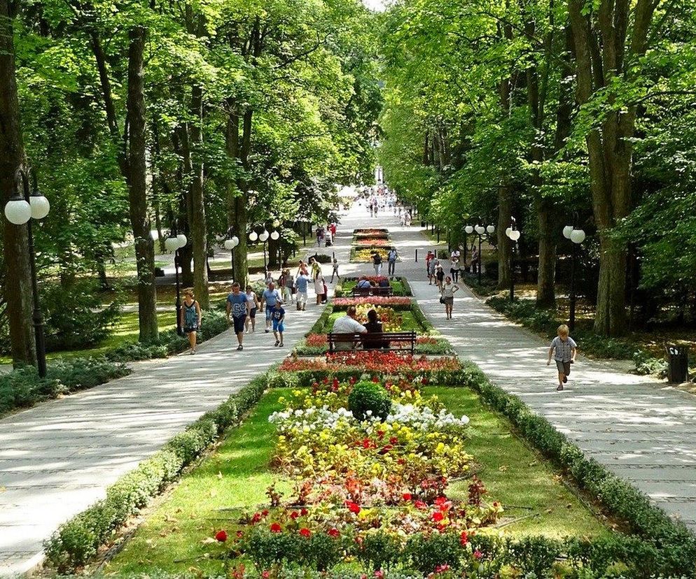 Malownicze uzdrowisko w dolinie rzeki. Piękny kierunek na weekend