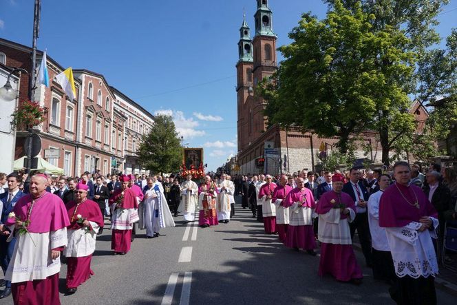 Pielgrzymka mężczyzn do Piekar Śląskich 2025. Tysiące wiernych na Kalwaryjskim Wzgórzu