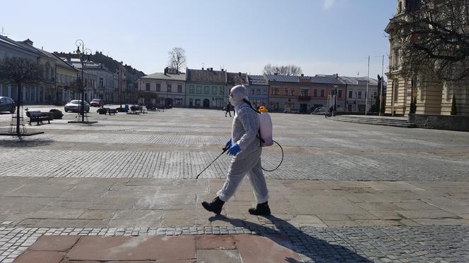 Nowy Sącz walczy z koronawirusem. Ruszyła dezynfekcja miasta