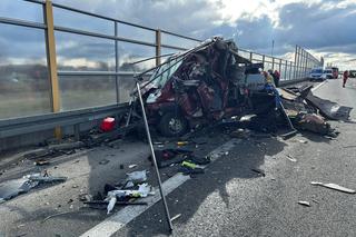 Makabryczny wypadek na S3 pod Gorzowem! Rozerwane na strzępy busy i ciężarówka. Dwie osoby zabrało pogotowie [ZDJĘCIA].