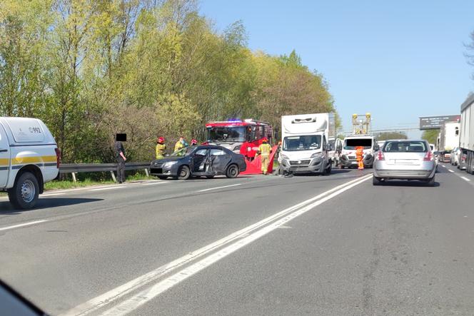 Śmiertelny wypadek z udziałem motocyklisty na DK88. Są potężne utrudnienia