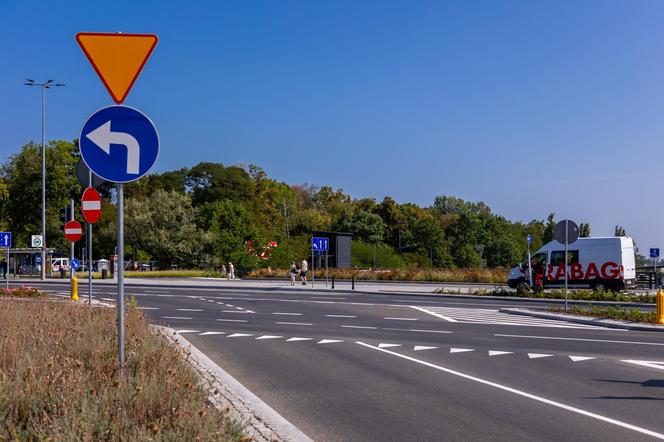 Efekty remontu pl. Na Rozdrożu w Warszawie