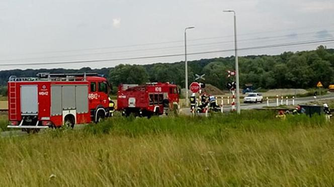 SZYNOBUS ZDERZYŁ SIĘ ze skuterem. Jedna osoba nie żyje!