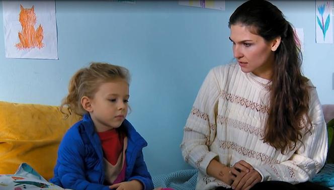 Barwy szczęścia, odc. 2241. Maja (Pola Żak), opiekunka (Joanna Krawczyk)