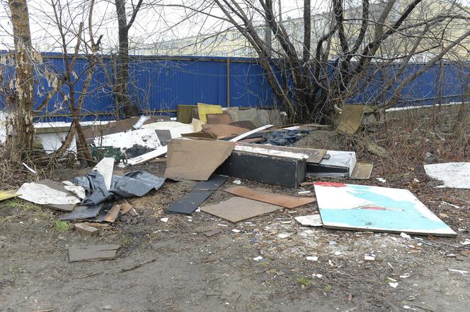 Nielegalne śmieci zawaliły Białołękę
